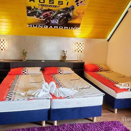 Mogyoród Kamaras Ring House B&B 외부 사진