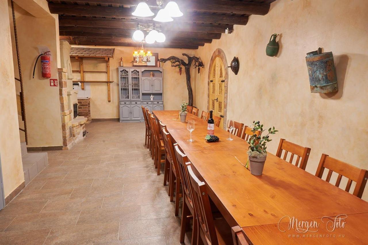 Mogyoród Kamaras Ring House B&B 외부 사진