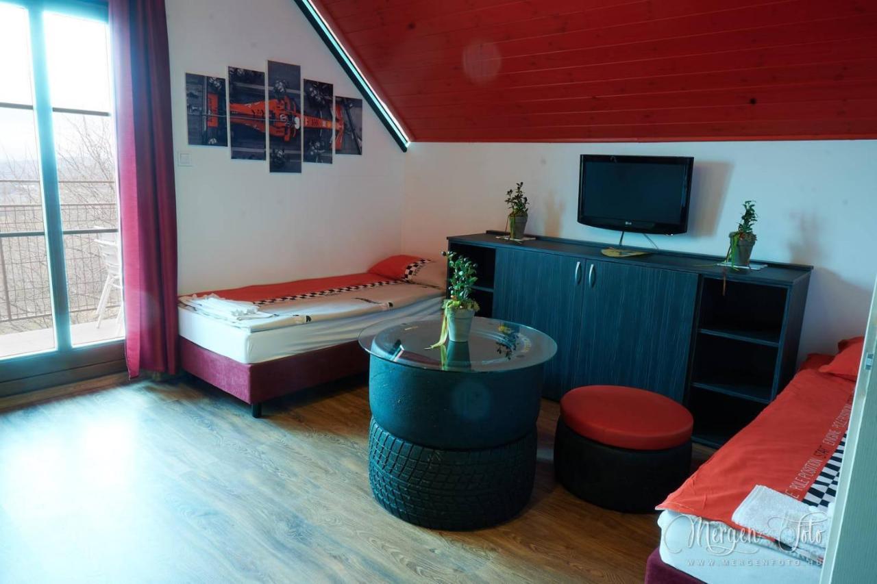 Mogyoród Kamaras Ring House B&B 외부 사진