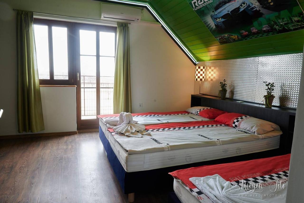 Mogyoród Kamaras Ring House B&B 외부 사진
