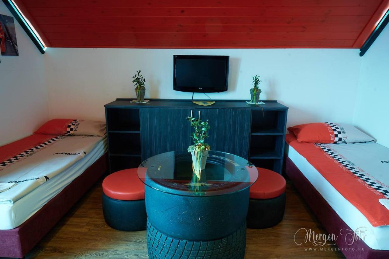 Mogyoród Kamaras Ring House B&B 외부 사진