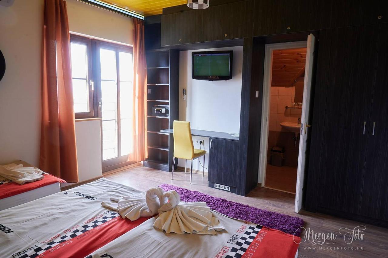 Mogyoród Kamaras Ring House B&B 외부 사진