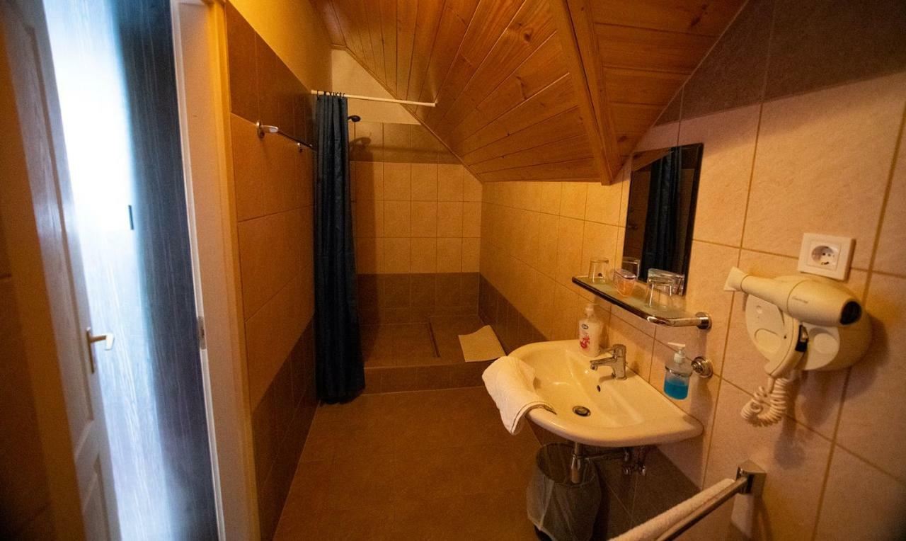 Mogyoród Kamaras Ring House B&B 외부 사진