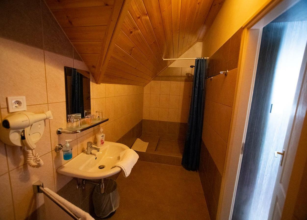 Mogyoród Kamaras Ring House B&B 외부 사진