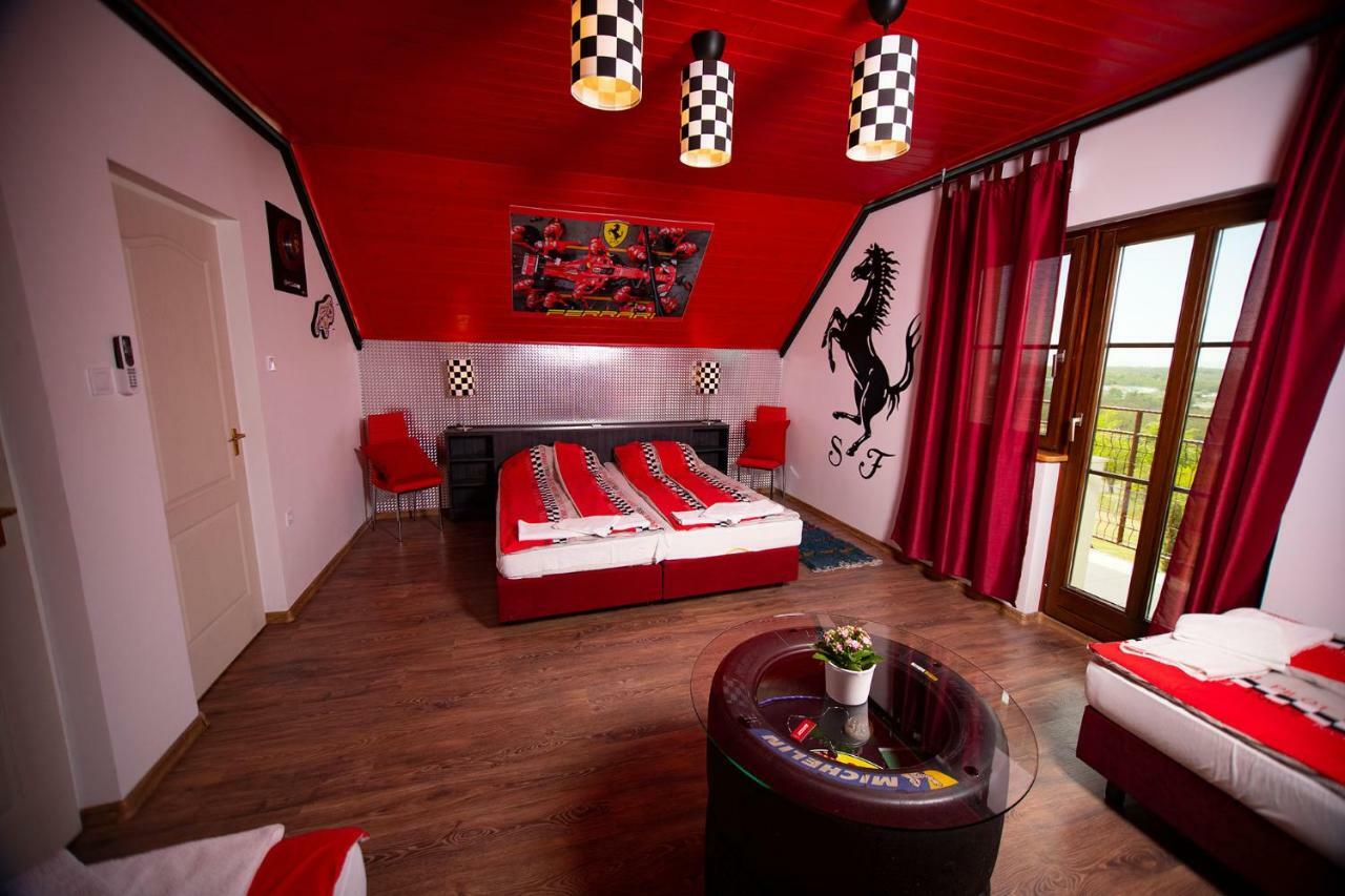 Mogyoród Kamaras Ring House B&B 외부 사진