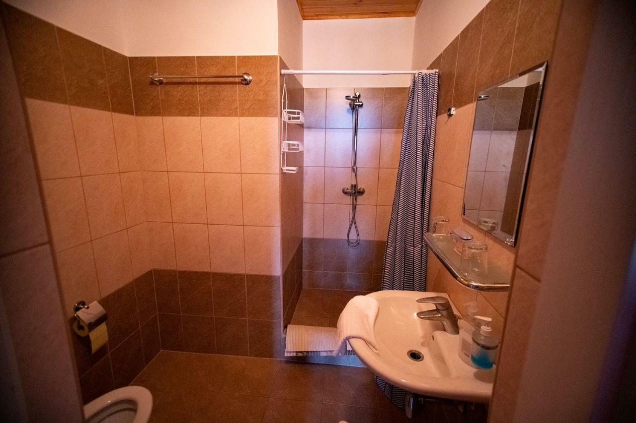 Mogyoród Kamaras Ring House B&B 외부 사진